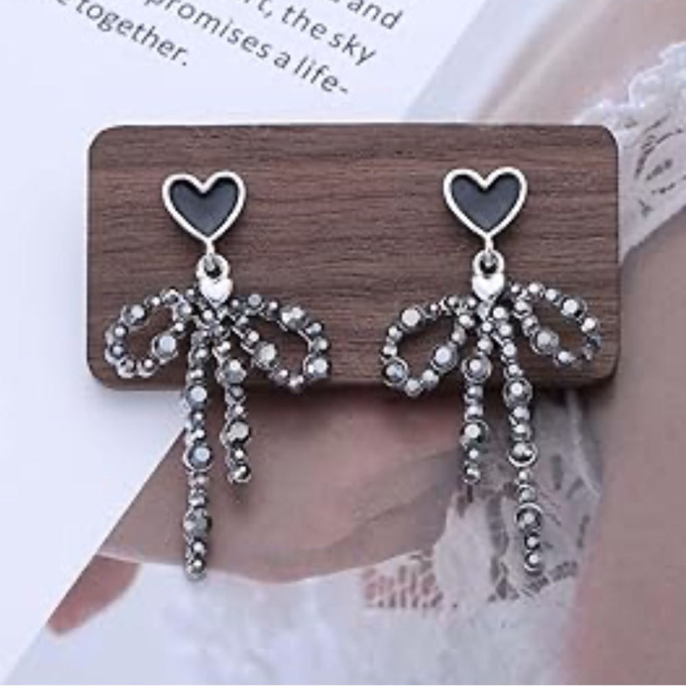 Vintage feel S925 Sterling Silver plated Heart and Bow earrings. New. - Picture 3 of 11